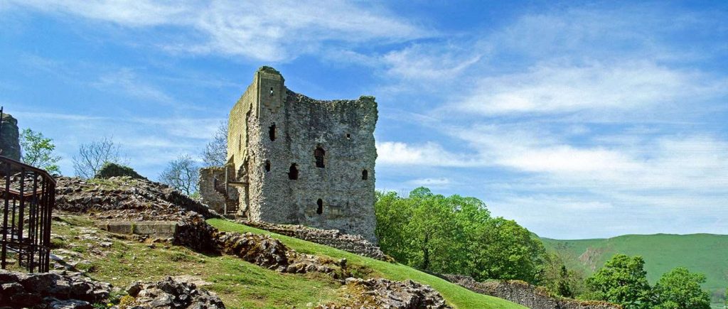 peveril-hero-iconic2-2 things to do in the peak district - peveril castle